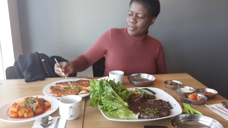 Meal Planning for Women Over 40: A Step-by-Step Guide to Meet Their Nutritional Needs